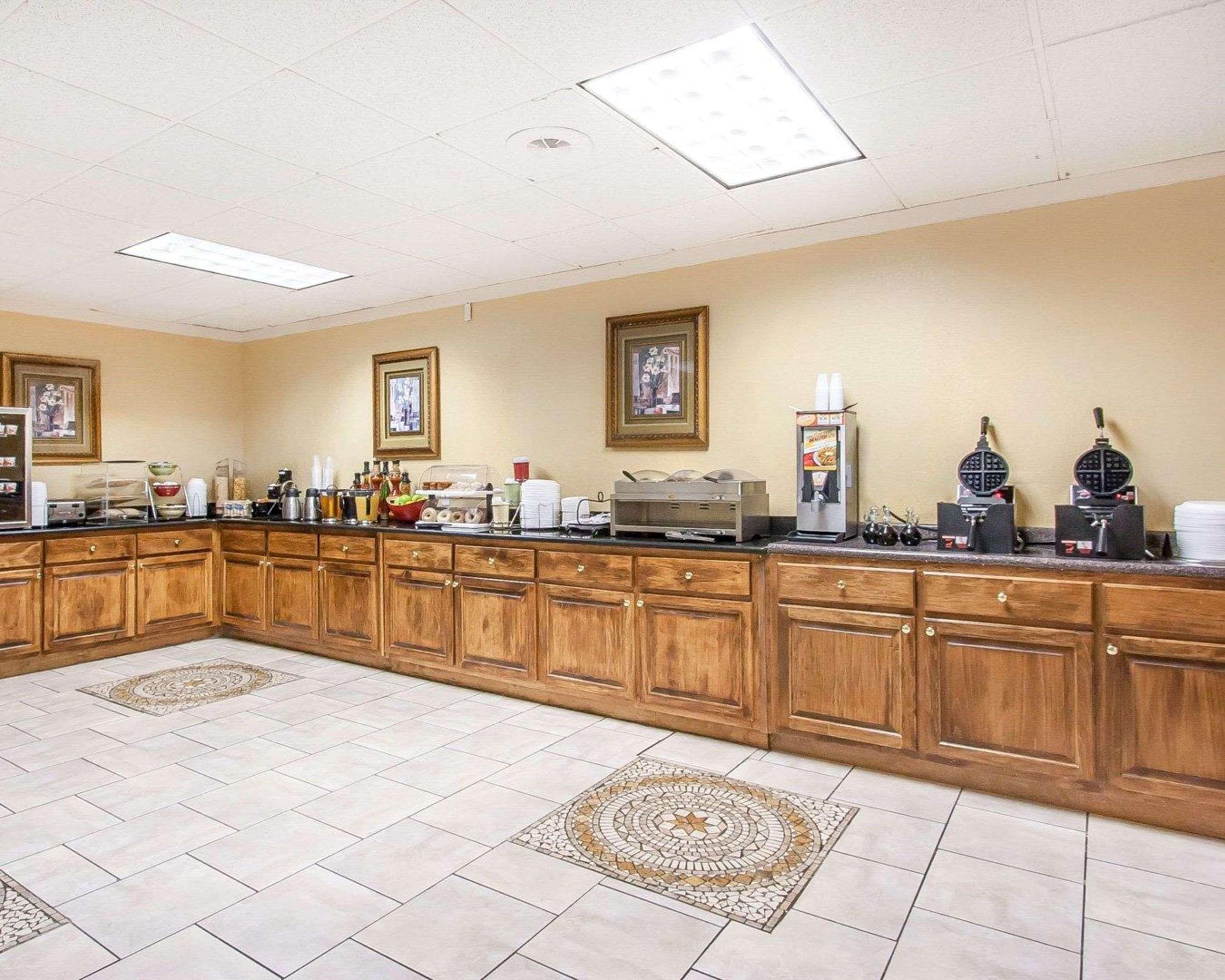 Clarion Inn & Suites University Center Auburn Eksteriør bilde