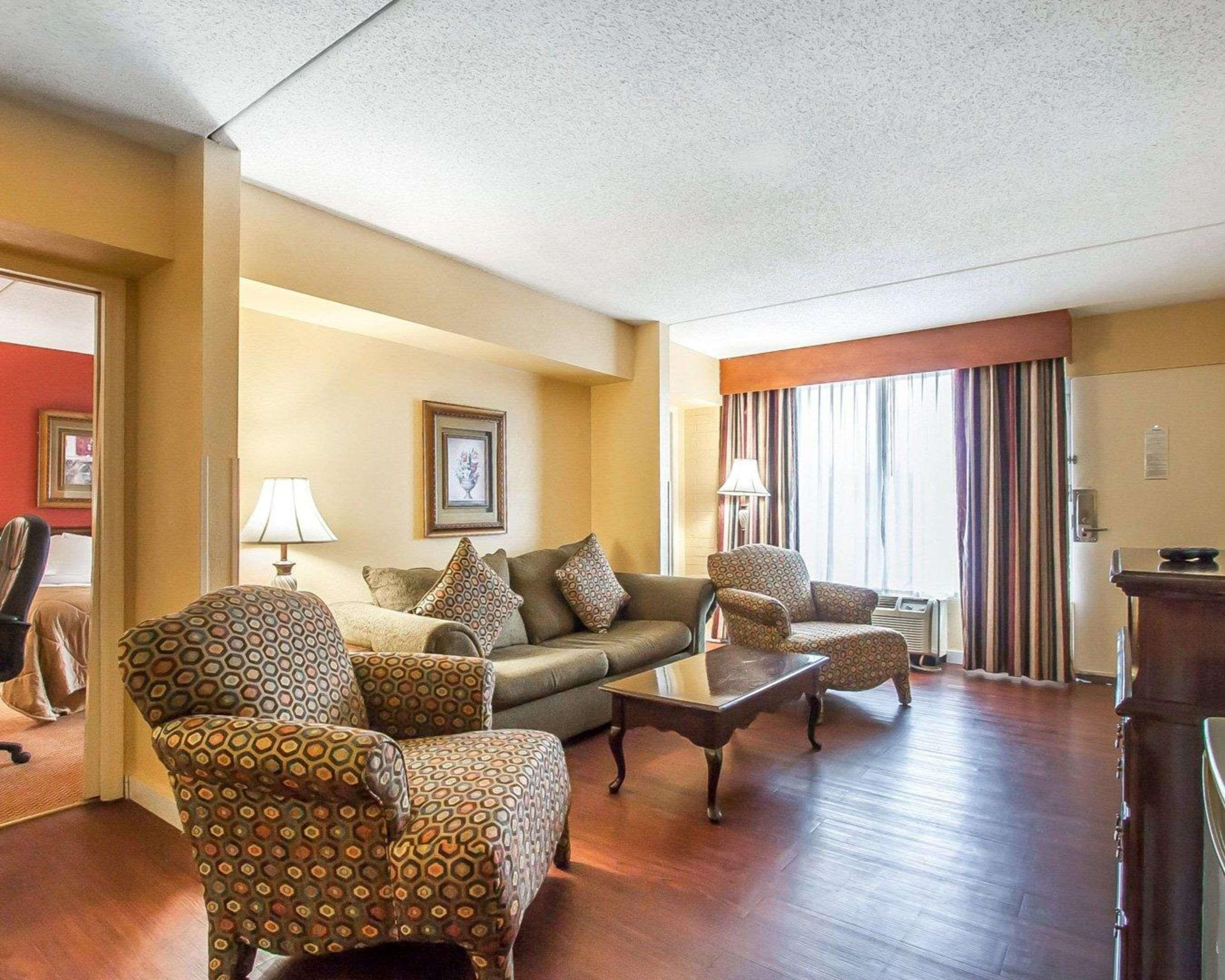 Clarion Inn & Suites University Center Auburn Eksteriør bilde