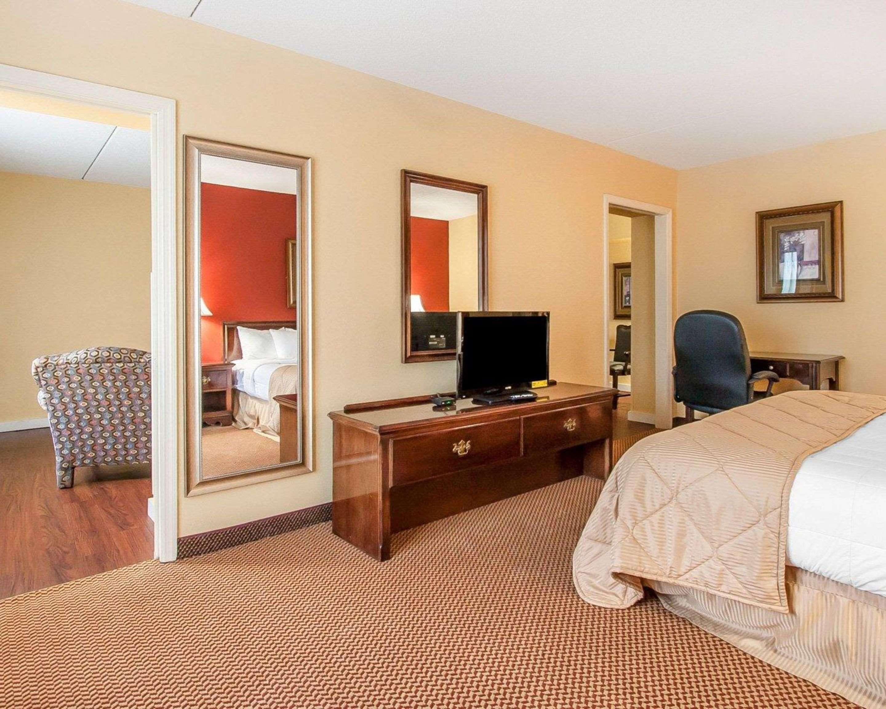 Clarion Inn & Suites University Center Auburn Eksteriør bilde