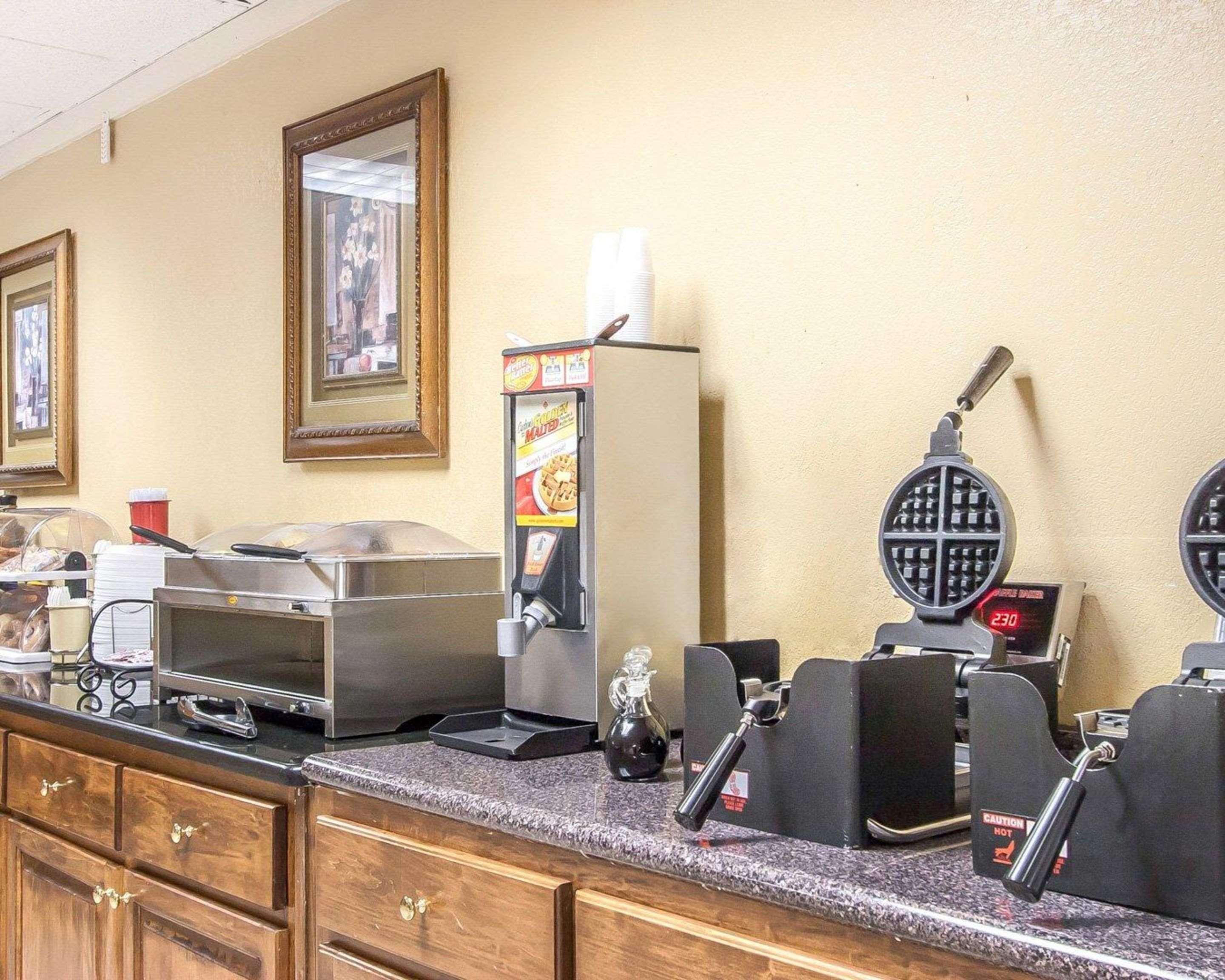Clarion Inn & Suites University Center Auburn Eksteriør bilde
