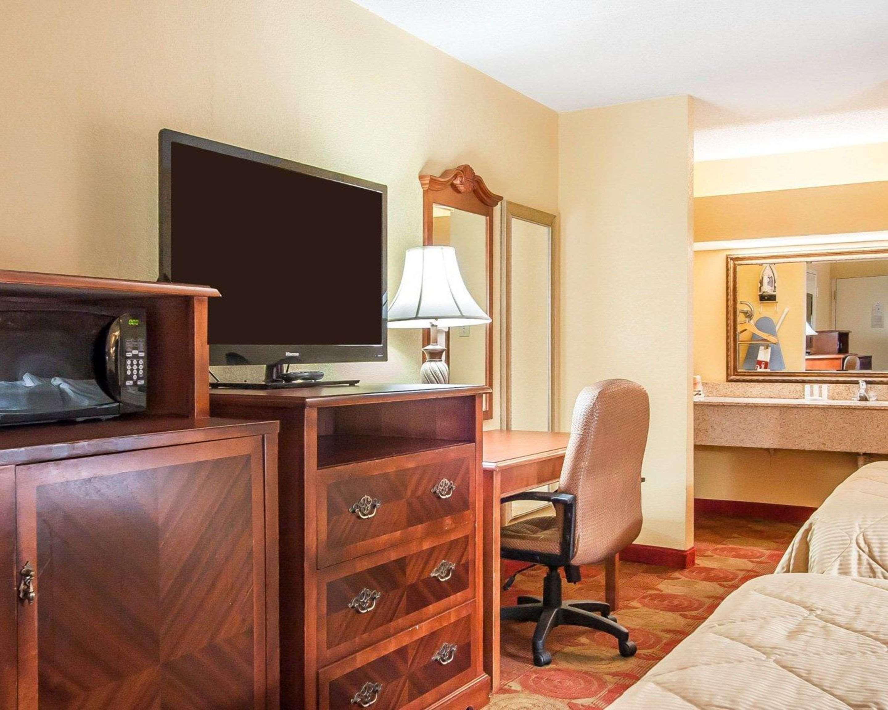 Clarion Inn & Suites University Center Auburn Eksteriør bilde